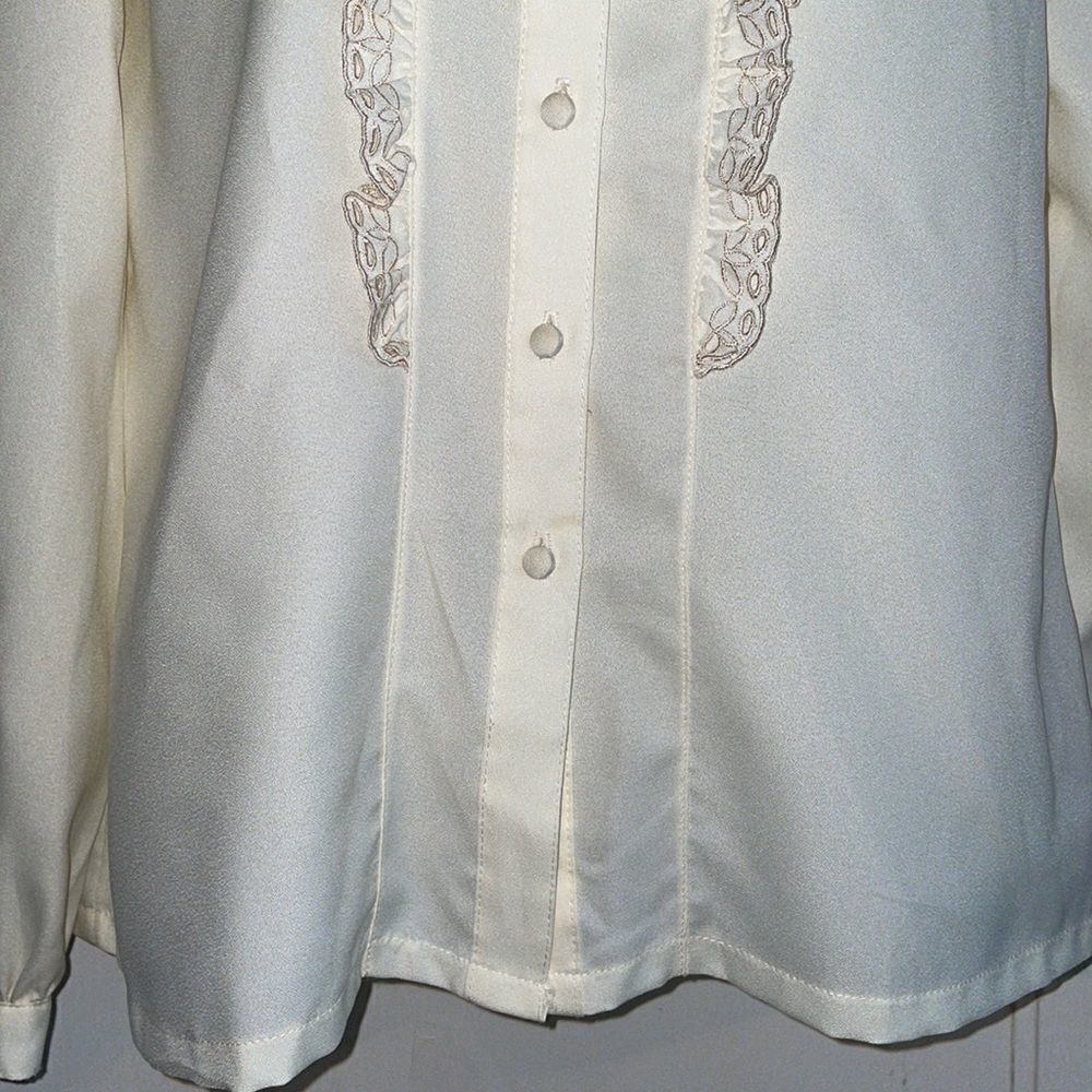 Vtg 70s C.E.O. Petites cream colored high necked polyester blouse - Picture 3 of 9